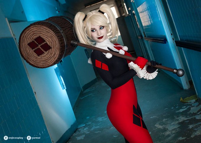 While looking through my old cosplays, I remembered that I really liked my Harley cosplay, I'v been wearing