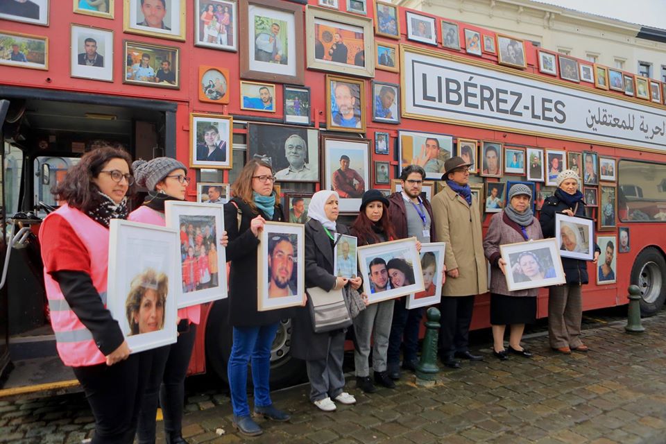 Jordi_Armadans's tweet image. Síria: 9 anys de guerra i vulneracions de drets humans.
En el marc del cicle #DefensoresDDHH, el 26 de febrer l'activista Nour Salameh conversarà amb @LurdesVidal de l'@IEMed_. 
Presentarà l'acte @SuneCarme, de @FundiPau 
Més info: fundipau.org/cicle-defensor…