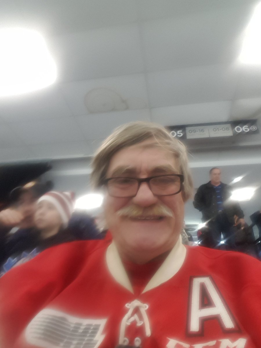TomMunroe1's tweet photo. Well yesterday we had a great comeback from 2 goals down. Today  the cword is pumped to cheer for the win @TELUS #ALLConnected #NOQIUT #Go67^sGo @Ottawa67sHockey https://t.co/hsk3PKniLs