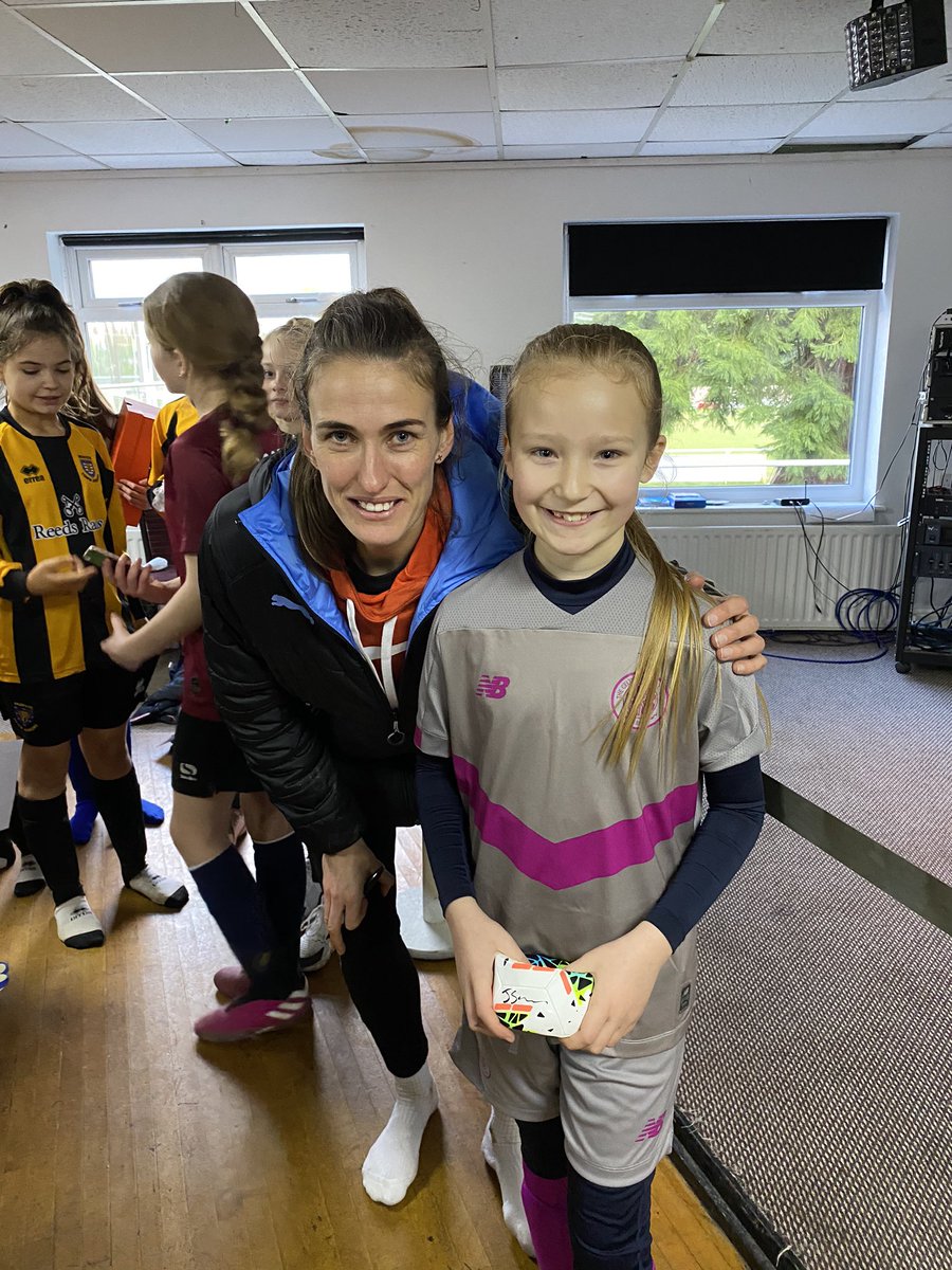 Thanks to @MorpethTownAFC and @JillScottJS8 for the skills session at Craik Park today. Maggie loved it and is delighted with her signed skills ball and this photo!