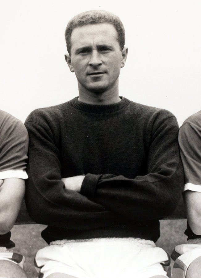 2008babs32's tweet photo. #HarryGregg #HeroOfMunich has sadly passed away. RIP #BusbyBabe #NIreland https://t.co/qXHqzH2ccj