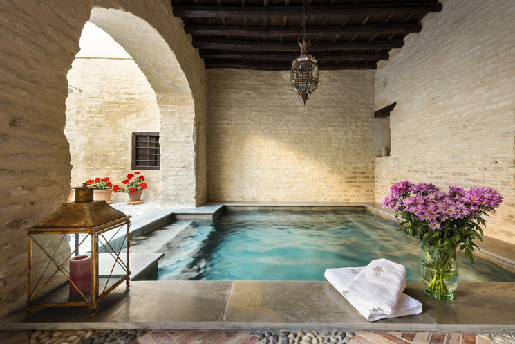 CNTravelerSpain's tweet photo. Abanderado del Romanticismo, en 1836 nacía hoy Bécquer, cuya poesía es capaz de hacernos viajar a cualquier sitio en busca del amor. Sevilla, su ciudad natal, fue en numerosas ocasiones su fuente de inspiración. Sus versos recorren todas sus calles... ❤️https://t.co/AkIYh1aq9s https://t.co/IMnizXT6II