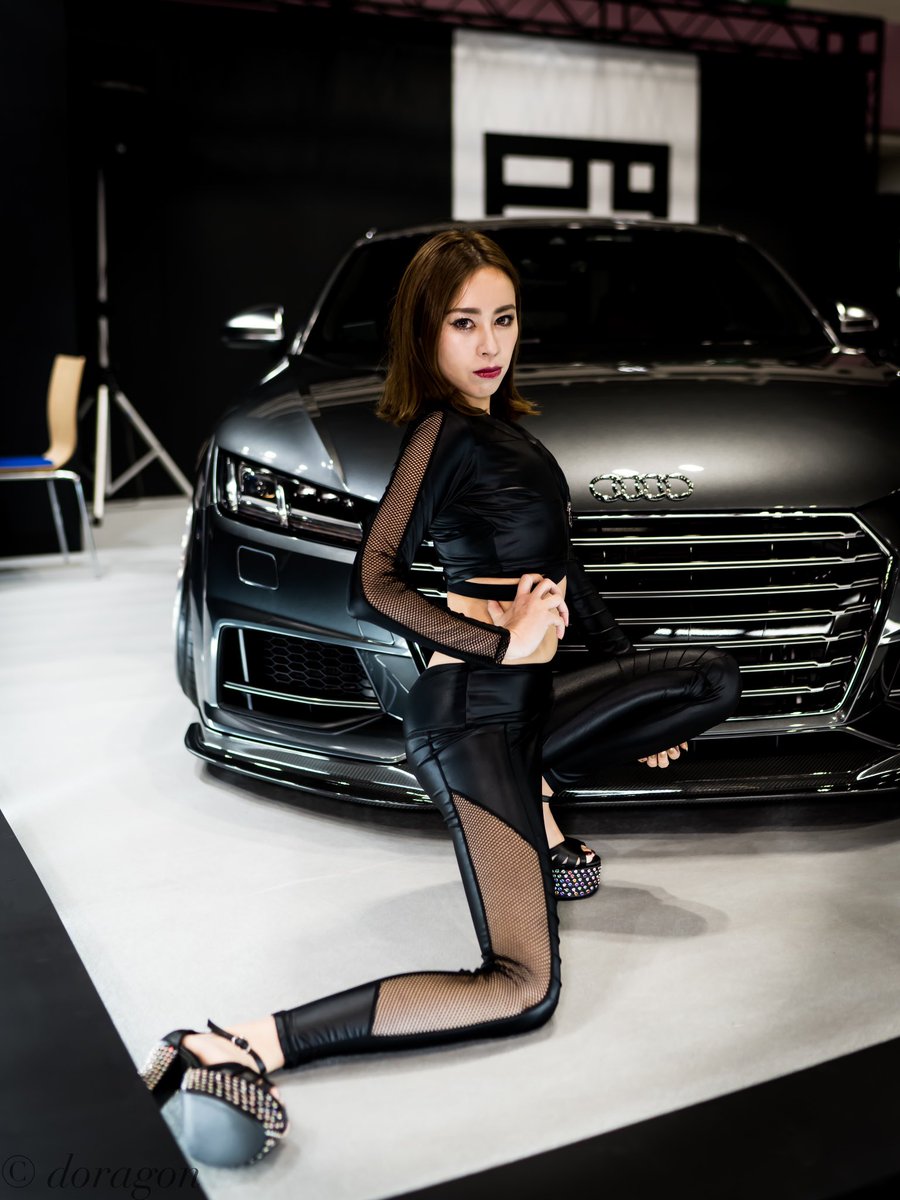 ドラゴン V Twitter 大阪オートメッセで撮影させて頂きました カッコいい車と美女の共演は凄く絵になります 二ゾロー Nizo Low Oam 大阪オートメッセ 大阪オートメッセ オートメッセ オートメッセ ファインダー越しの私の世界 T