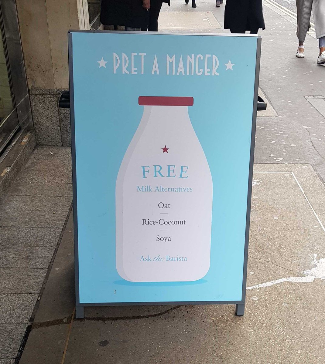 behaveUK's tweet photo. The power of free helps increase purchase motivation as brands are able to frame product variations as free additions, just like @Pret_uk have below #behavebite #poweroffree #purchasemotivation #behaviouralscience https://t.co/q7opJLtPLI