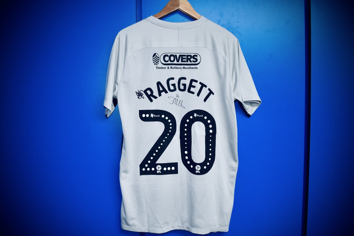 Pompey's tweet photo. 👕 We fancy getting involved in #RandomActsOfKindnessDay!

🔁 RT to win this signed @SeanRaggett shirt

#Pompey https://t.co/vZNkY3CbM7