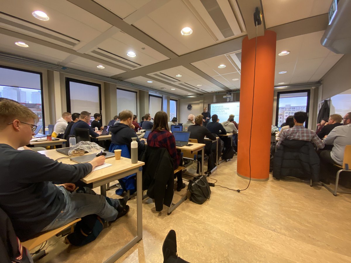 RonaldDamhof's tweet image. The famous @marcowobben now talking about the lack of professionalism in #IT and the hope we have for new students; think critically, great advice. #factbasedmodeling