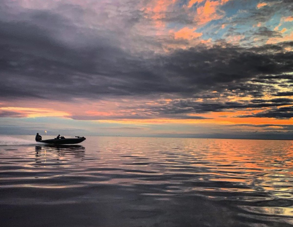 This is my dream pretty much everyday. Get out on the lake at dawn and set the water on fire 🔥 #fishinglife #tournamentculture #fishingisdope

Amazing photography by Featherwick via Instagram
