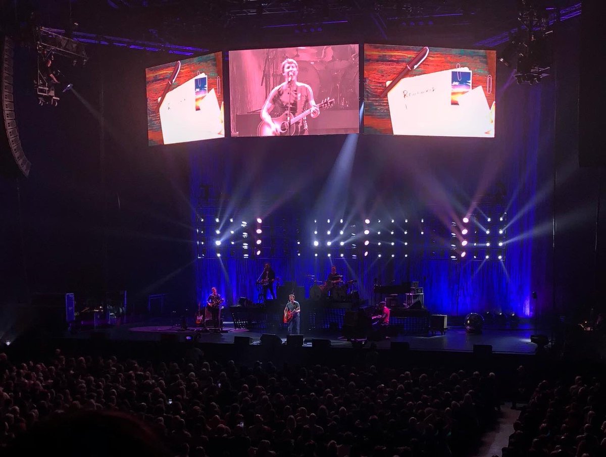 NicoleRedWilde's tweet photo. James Blunt was fantastic last night at Bonus Arena 💜 #hull #onceuponamindtour https://t.co/Nl6azv8EcU