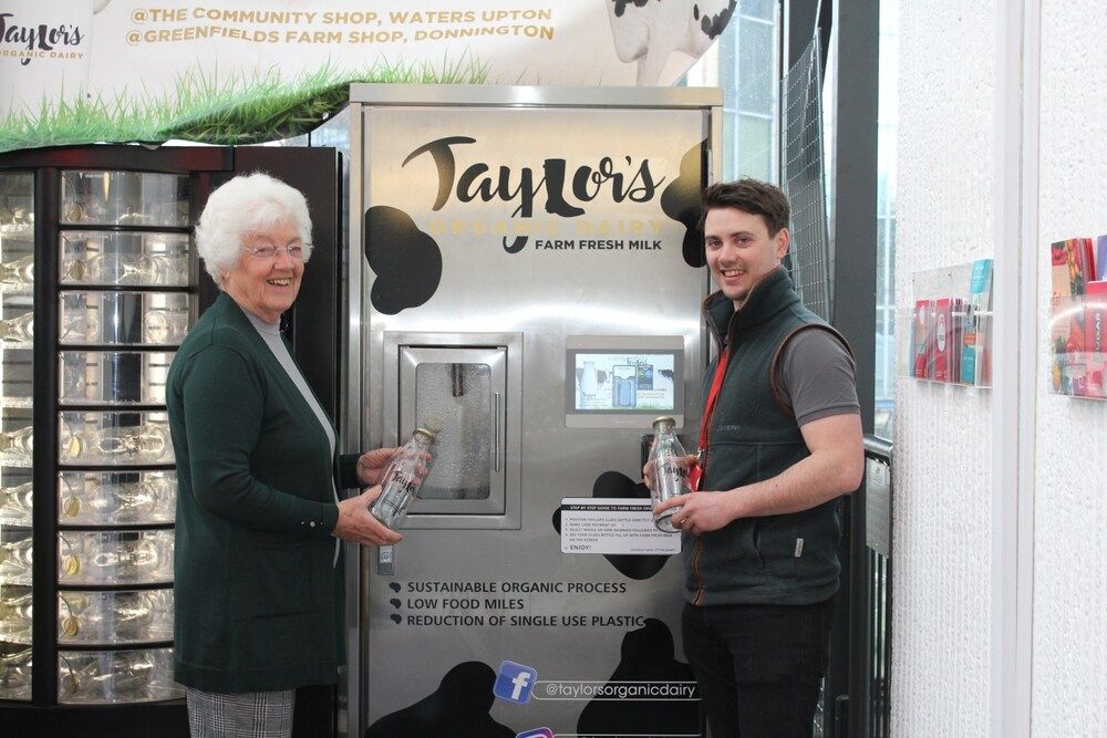 The #RefillRevolution continues to grow...this time with milk refills! 💧 🥛
<a href="/TelfordWrekin/">Telford & Wrekin Council</a> have installed a milk vending machine, to put a stop to single-use plastic bottles. Once again proving that a system of #Reuse and #Refill can be implemented 👍 buff.ly/2u9xaGE