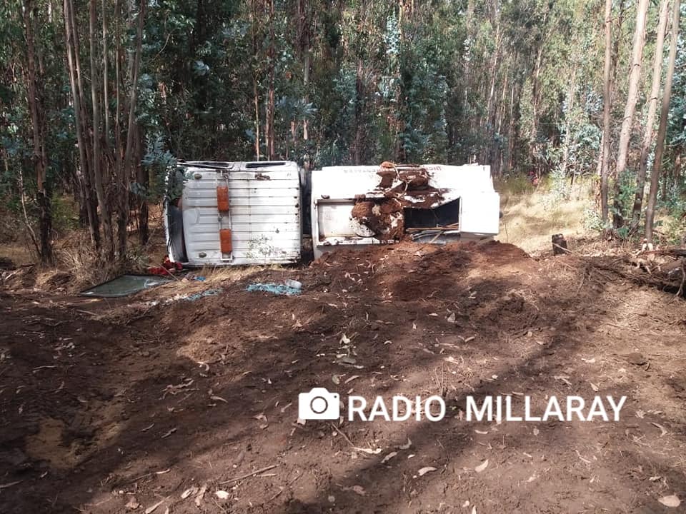 MAKILERO's tweet photo. 🚨ULTIMO MINUTO🚨
Un camión de Conaf que trasladaba a 7 brigadistas, volcó en sector Choque Choque, entre Angol y Los Sauces.
En desarrollo... ahora Trasladan un herido grave a Temuco. @caresthor @camartinezj @Informa_100 https://t.co/aXEXdFhOh6