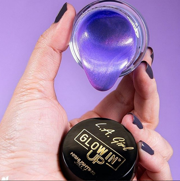 Glamtownshop's tweet photo. Este iluminador en gelatina Glowin Up de lagirl_es✨✨ contiene una fórmula sin aceites y se basa en agua para que obtengas un brillo fantástico.✨✨
Es duradero y no pegajoso, por lo que puedes disfrutar de tu look de maquillaje durante un tiempo extra. https://t.co/rmkVmnPz0f