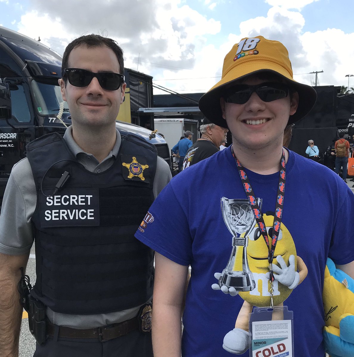NASCARSammy's tweet photo. I was able to take a picture with a @SecretService agent. He was the closet person to @realDonaldTrump I was able to meet. He was super nice. He was working hard to keep our President safe.
👍🏻🇺🇸🏁. https://t.co/LiwNAxTA6n