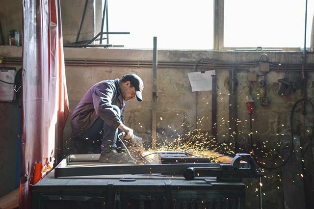 Sparks fly with our metal workers taking bespoke or custom ideas to the next level. From specialist legs to unusual finishes - create something you’ll love with us and our experienced manufacturing team. ⁠
.⁠
.⁠
.⁠
.⁠
.⁠
#metalworkers  #madeinpor… ift.tt/37ysBDr