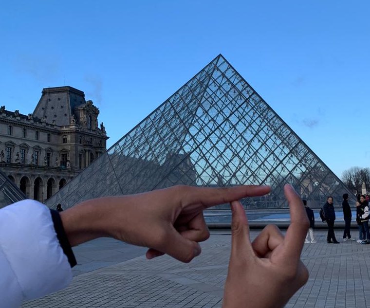 serrano_andres9's tweet photo. 🐬O R G U L L O U T🐬
Nuestra #IdentidadUT se extiende por todo el mundo y ha llegado a #MuseoDelLouvre en #Francia 🇫🇷🇫🇷🇫🇷 #RetoUT #ComunidadUT @EAreyzaga @UTCancun @JulianAguilarE https://t.co/upoaLxIBGr