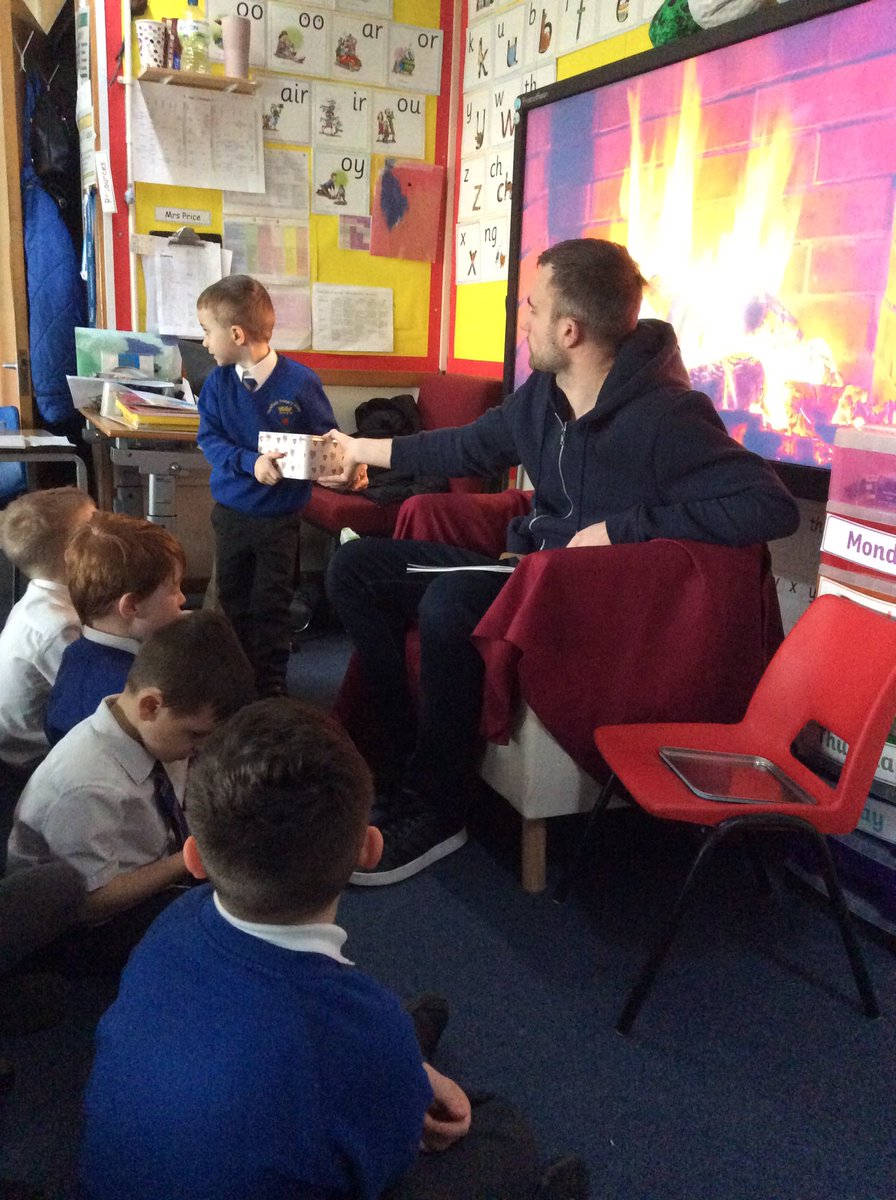 Parkfield's tweet image. #Y1 We had a super secret reader today! He even brought us some yummy chocolate treated! #reading #secretreader