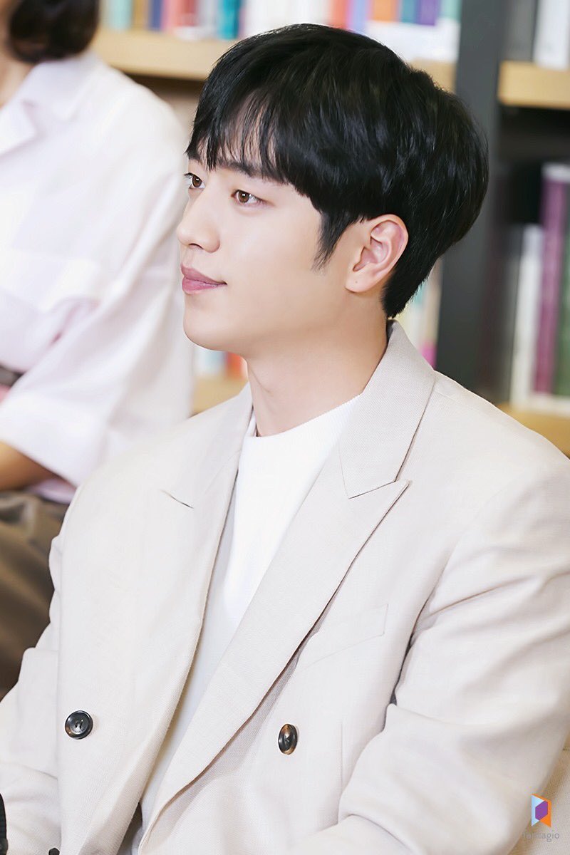 kangjoonintl's tweet photo. [D-7] Seo Kang Joon at “I’ll Find You on a Beautiful Day” press conference https://t.co/gAH1YjPQoF

#서강준 #徐康俊 #ソガンジュン #SeoKangJoon #SeoKangJun #날씨가좋으면찾아가겠어요 #IllFindYouonaBeautifulDay https://t.co/CbrvUTEEOh
