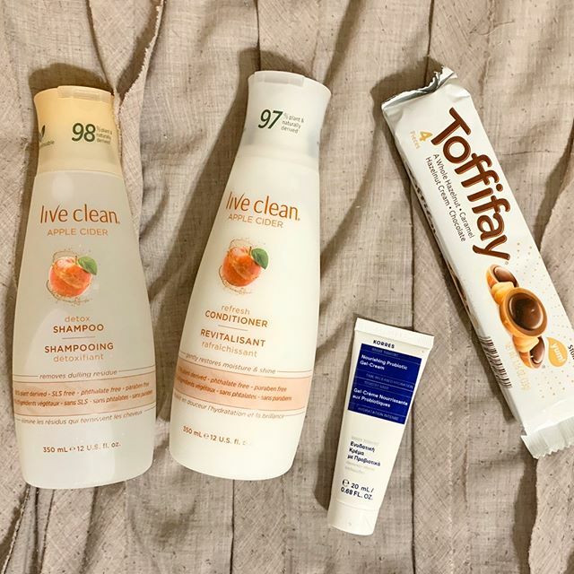 AlexYargeau's tweet photo. Super excited to try out these products from @influenster! Especially the candy! 😊⠀⠀⠀⠀⠀⠀⠀⠀⠀
⠀⠀⠀⠀⠀⠀⠀⠀⠀
#beminevoxbox #mytoffifay #detoxandrefresh @livecleanusa #gogreekbeauty @korres #complimentary #contest https://t.co/7OyjA6TDPl https://t.co/ilkhIe6Gv6