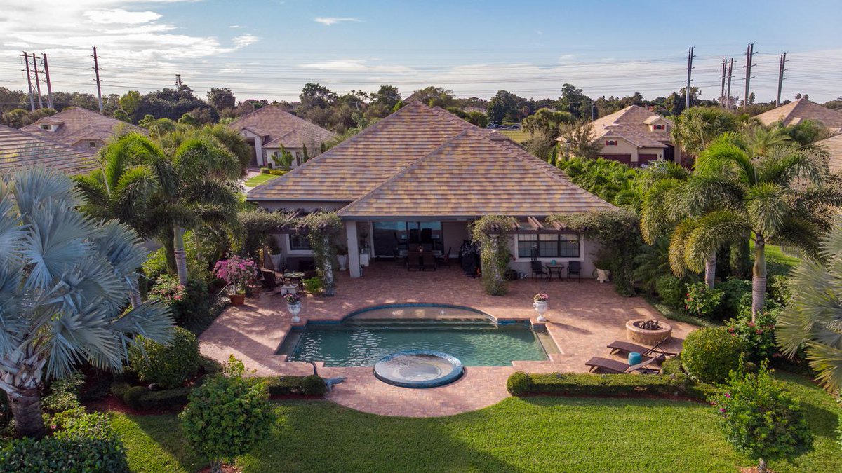 getitdoneforme's tweet image. Be the proud owner of this custom home just minutes away from the International Polo Club Palm Beach and Palm Beach International Equestrian Center! Click this link for details. activerain.com/blogsview/5468…
