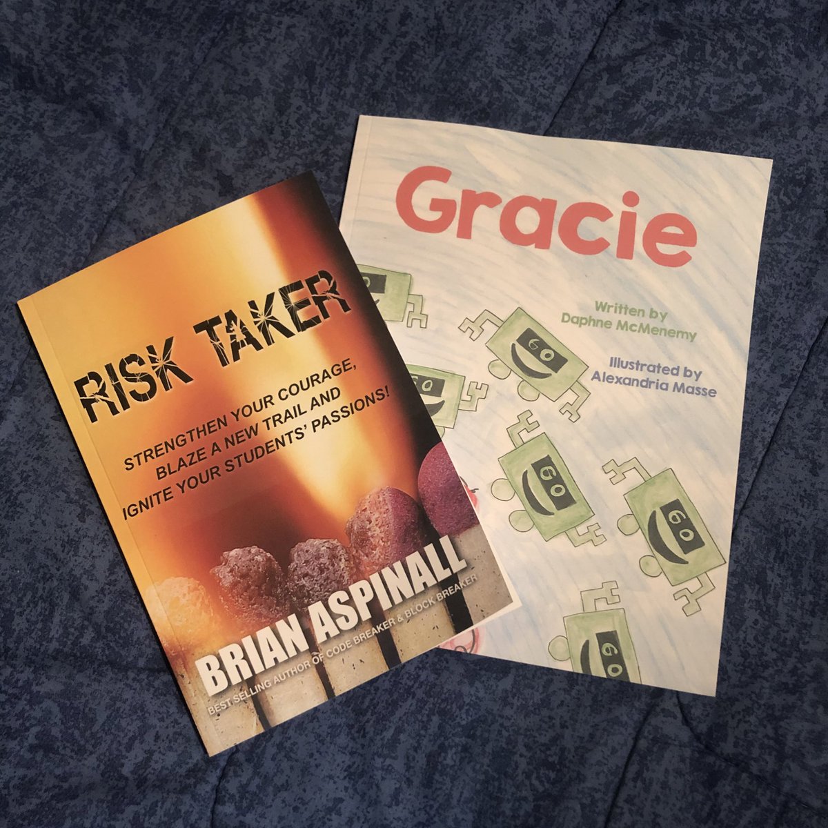 Finally I have my new readings! I think it was a good idea buying them together!

#RiskTakerEdu 🚀