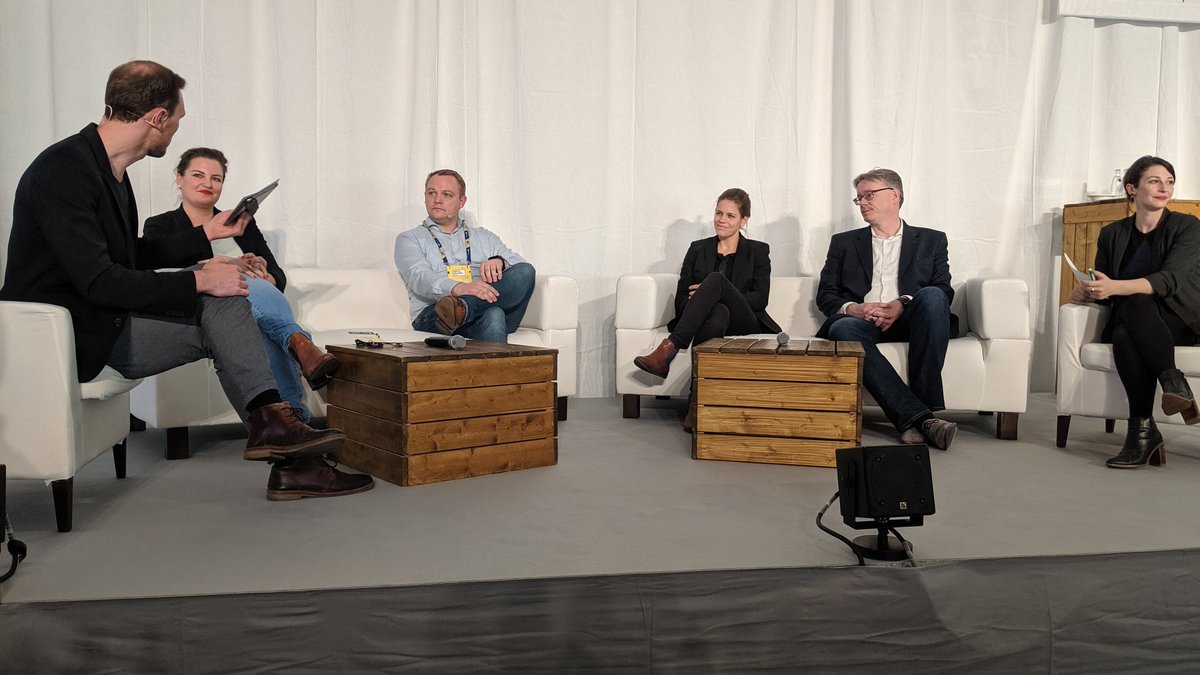Podiumsdiskussion „Digitalisierung konkret“: 'Best-Practice und konkrete To-Do's bei der ganzheitlichen Transformation im Mittelstand' mit @_PeterJaeger (<a href="/Dropbox/">Dropbox</a>), Carolin Vogt (Concordia), <a href="/martinavH/">Martina</a> (@ipotentials) &amp; <a href="/koehlerjoachimf/">Joachim Köhler</a> (<a href="/OpenspaceBerlin/">#openspace</a>) #DigitalRelaunch