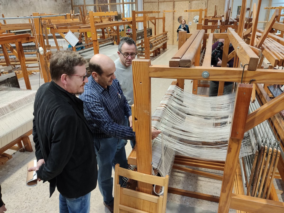 LaFACT_Fupar's tweet photo. ➡️Rebem la visita del Director gral. de l’#ESS de @gencat @josep_vidal i del regidor d'#EconomiaSocial @pepforn de l’@ajterrassa per conèixer de prop el nostre projecte tèxtil d’inclusió laboral @teixidors i per compartir necessitats del sector de la discapacitat intel·lectual. https://t.co/YGmiF4QKx5