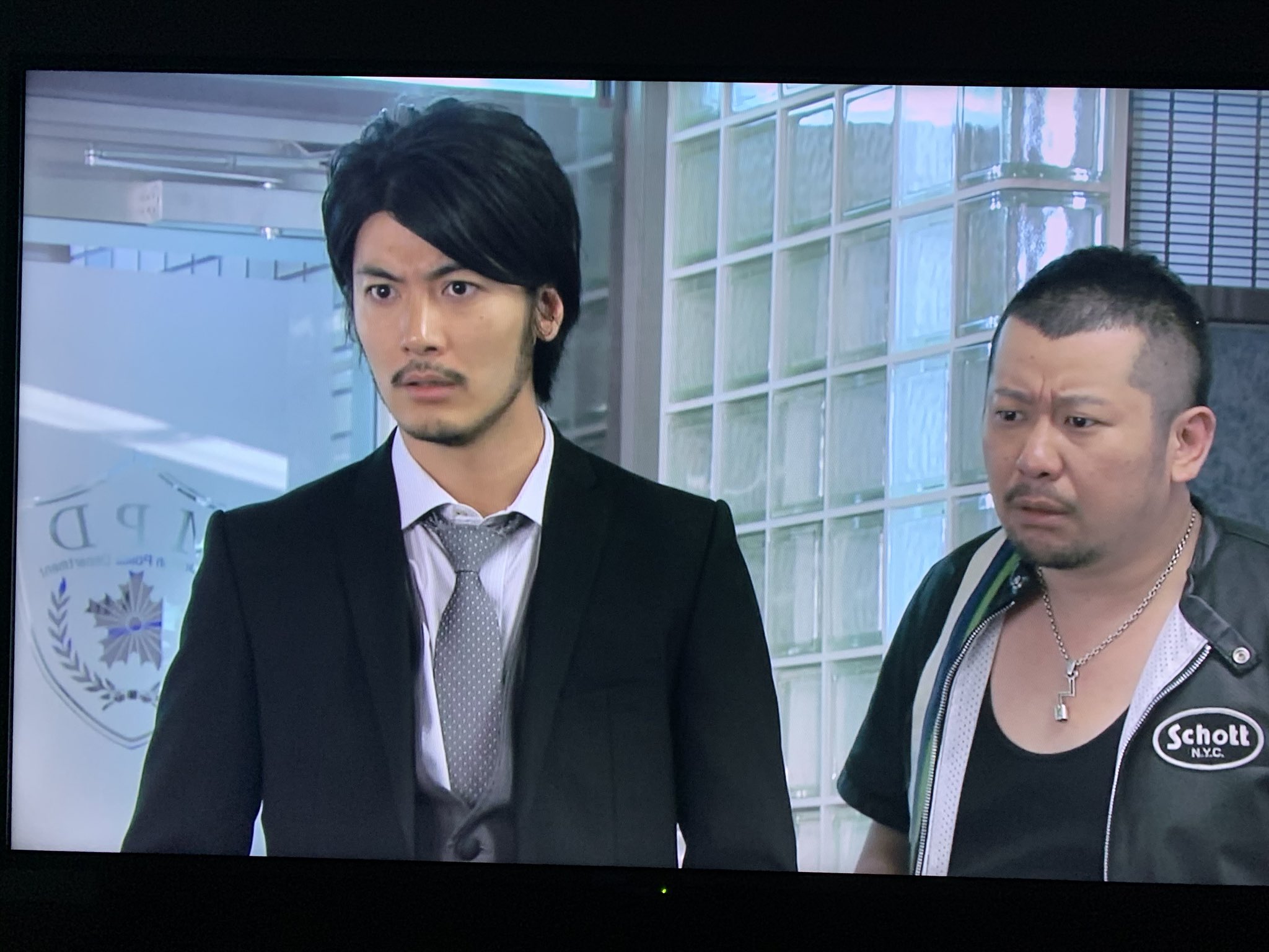 まいにちねむたい Bossって本当最高のドラマだと思うんだ 普通にストーリーが面白いし笑いもあるし 何より全員のビジュアルが圧倒的に良い この時の竹野内豊と玉山鉄二と戸田恵梨香が本当好き ケンコバはm字が超綺麗 まいにちねむたい Bossって本当最高のドラマだと思うんだ 普通にストーリーが面白いし笑いもあるし 何より全員のビジュアルが圧倒的に良い この時の竹野内豊と玉山鉄二と戸田恵梨香が本当好き ケンコバはm字が超綺麗
