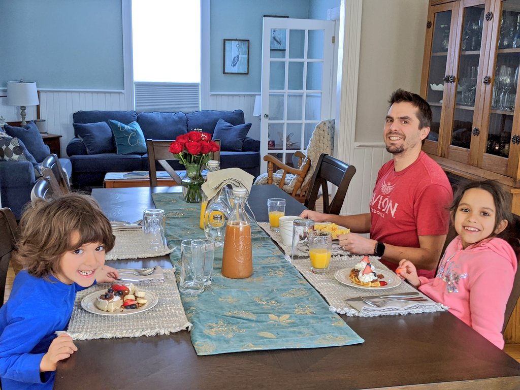 YashYanthi's tweet photo. Impressed with my raccoon waffle decorating skills? Breakfast bar at the Rocklyn Inn B&b in @VisitGrey was a fun start to our #FamilyDay #MadeInGrey #ColourItYourWay #ad https://t.co/8cSBGgWNPd