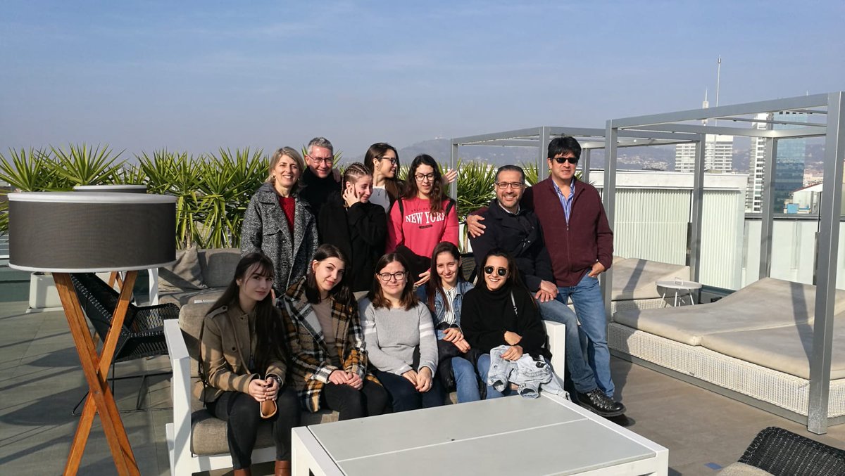 PratEducacio's tweet photo. @CataloniaHotels @FTrams Aquest matí els alumnes de #CFSG de #Turisme han visitat l'Hotel Catalonia Plaza, uns dels millors hotels de Barcelona, amb unes vistes incomparables de la Plaça Espanya i les Fonts Màgiques de MontjuÏc.
😍Moltíssimes gràcies @CataloniaHotels per la visita!
#SomPrat @FTrams https://t.co/SFSyqoh0bZ