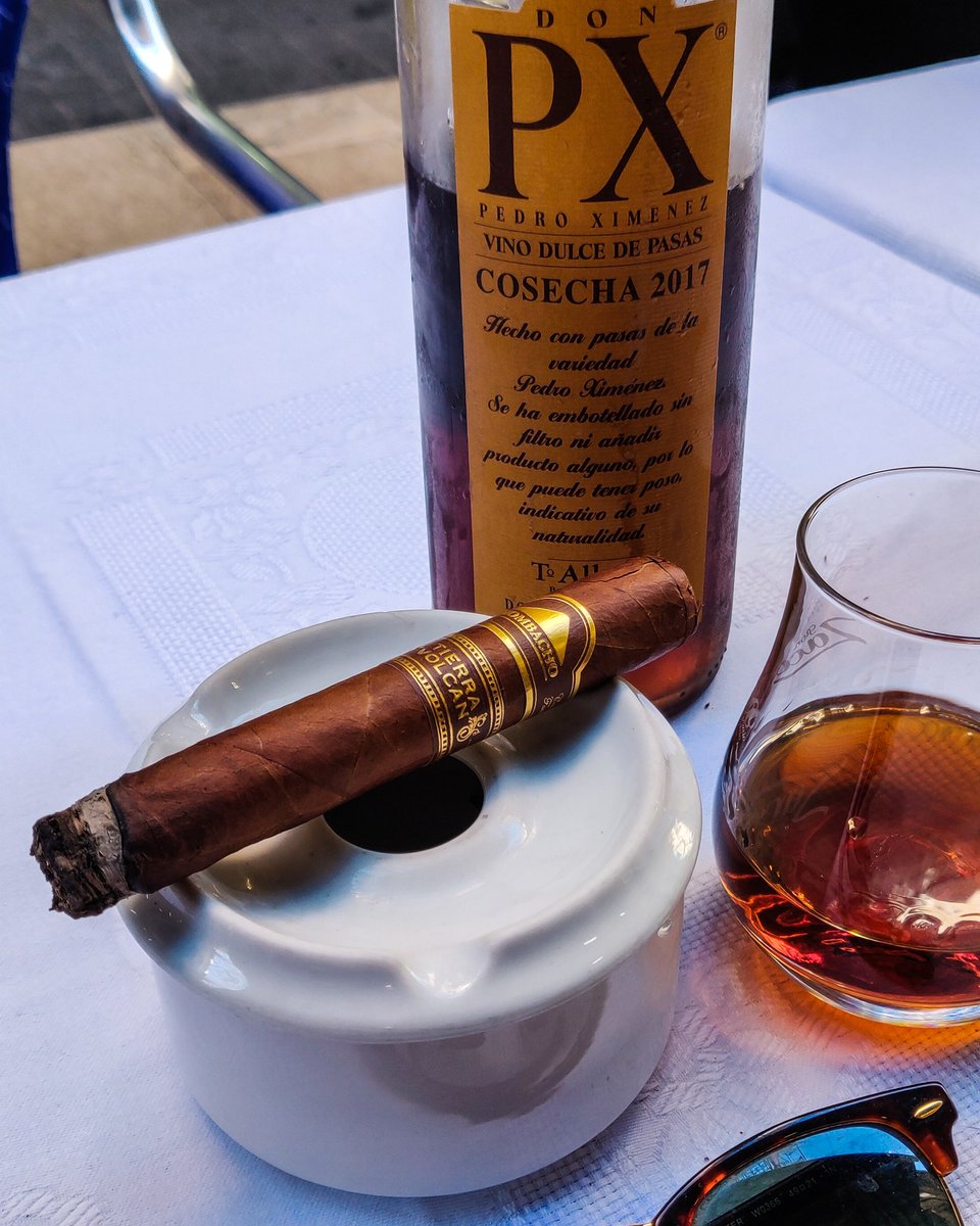 dablascodelgado's tweet photo. Sobremesa antes de coger el AVE con MOMBACHO Tierra Volcán Clásico y Don PX 2017
#clubmomentohumo #mombacho #mombachocigars #donpx #casatabaco #cigars #cigarlife #cigarsociety #cigarlover #cigarsnob #cigaraficionado #cigartime #cigaroftheday https://t.co/jopoGWvAGT