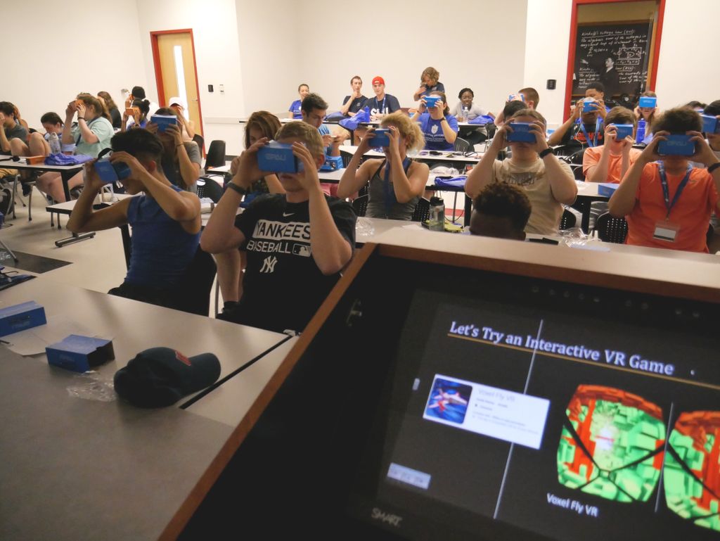 ShowMeVirtual's tweet image. Throwback to an awesome #VR workshop we taught at St. Louis University. Only a handful of these students had tried any form of #virtualreality before, but they had a blast w/ Cardboards. Wonder how many will use VR in daily life &amp;amp; careers

#arvrinedu #edtech #XR #XRdaily #STLmade
