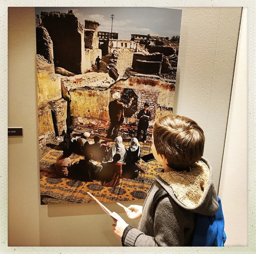 Visit_Different's tweet image. #McCurryMonza 📌 Domenica 23 febbraio visita guidata alla #mostra "STEVE McCURRY. Leggere" + laboratorio didattico per #bambini dai 5 agli 11 anni ‼️ Iniziativa GRATUITA con prenotazione obbligatoria (si accede col biglietto della mostra). Info: bit.ly/2P32GNA