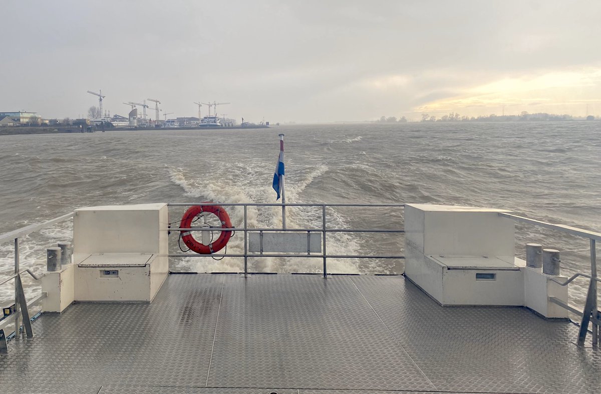 MinIenW's tweet photo. Tocht met veerboot over de Boven-Merwede waar minister @CvNieuwenhuizen en burgemeester @ReinieMelissant spreken met ondernemers en bestuurders over oa bereikbaarheid regio Gorinchem 🛳 🚚 https://t.co/HRUGSKw1Q0