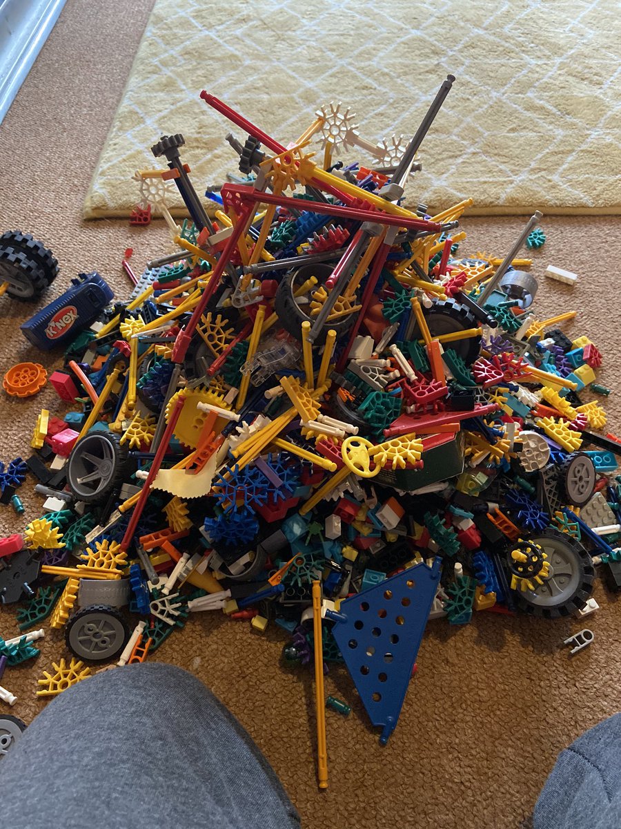 LittleJohn_RC's tweet photo. Well todays Freebie Haul consisted of this lot #Lego #Brix #Knex #Magnetix #Drone #PaperAirplane #Slappit #Labyrinth #Timberrr #FreeStuff https://t.co/3Zfd517M1u