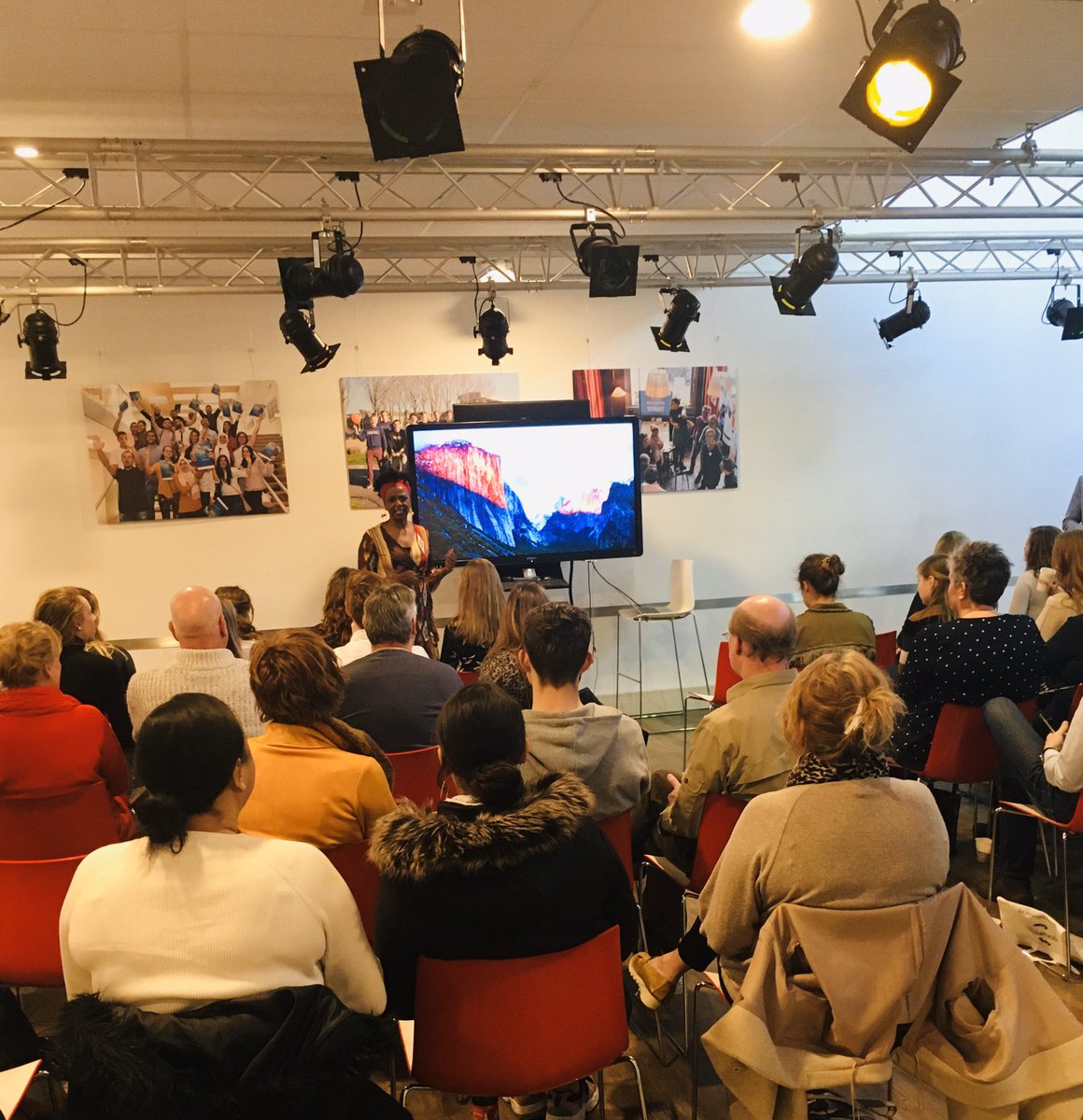 HSLeidenNL's tweet image. Vandaag krijgen deze kanjers van @mboRijnland hun certificaat voor het afronden van het excellentietraject Doorstroom mbo-hbo! #trots #hsleiden #mboRijnland #klaarvoorhethbo #hbovaardigheden