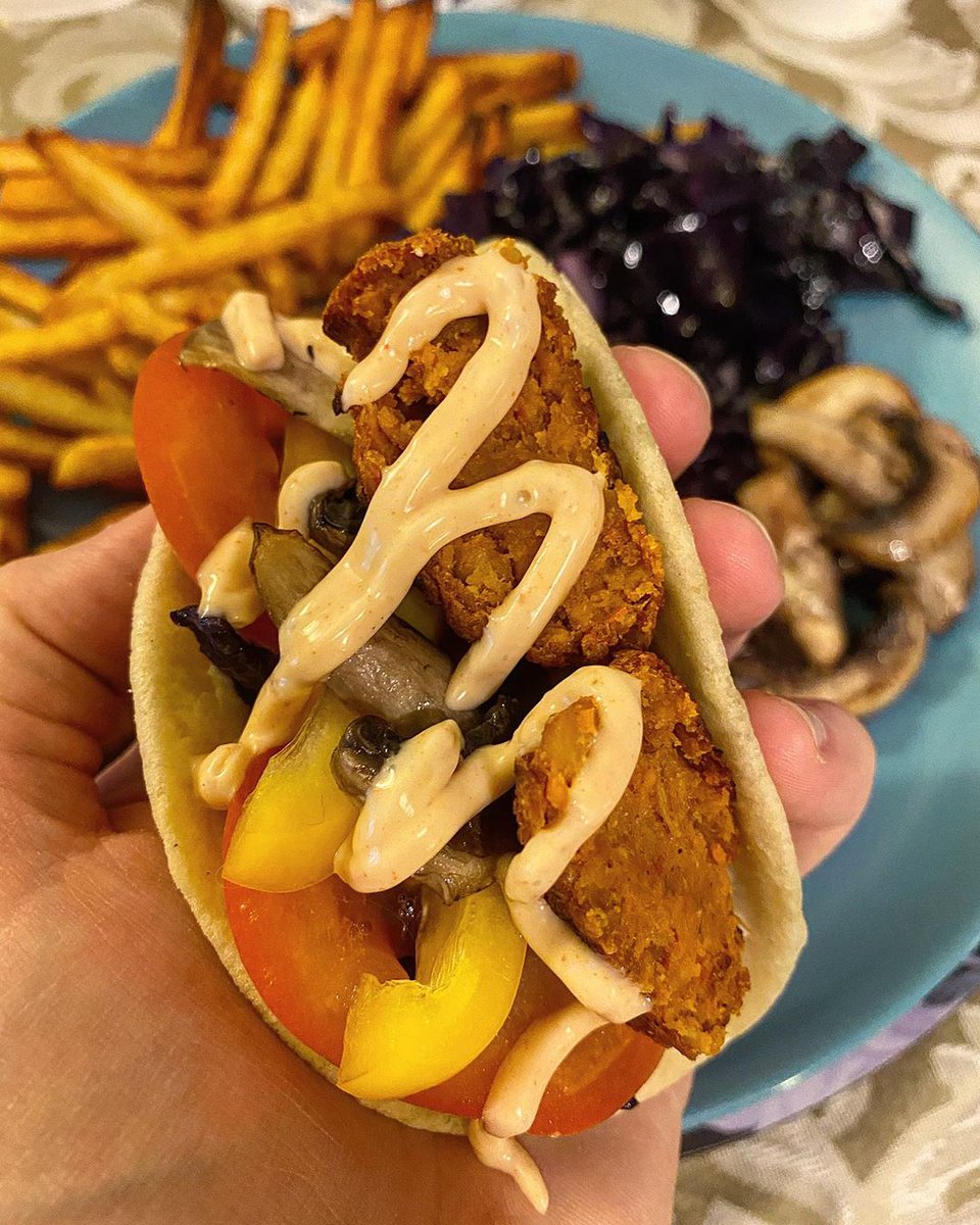 We're not sure we need to say anything other than🤤🤤 
Insta user @food_journey_dora giving us serious food envy over here using our sweet potato pakora in a flatbread.