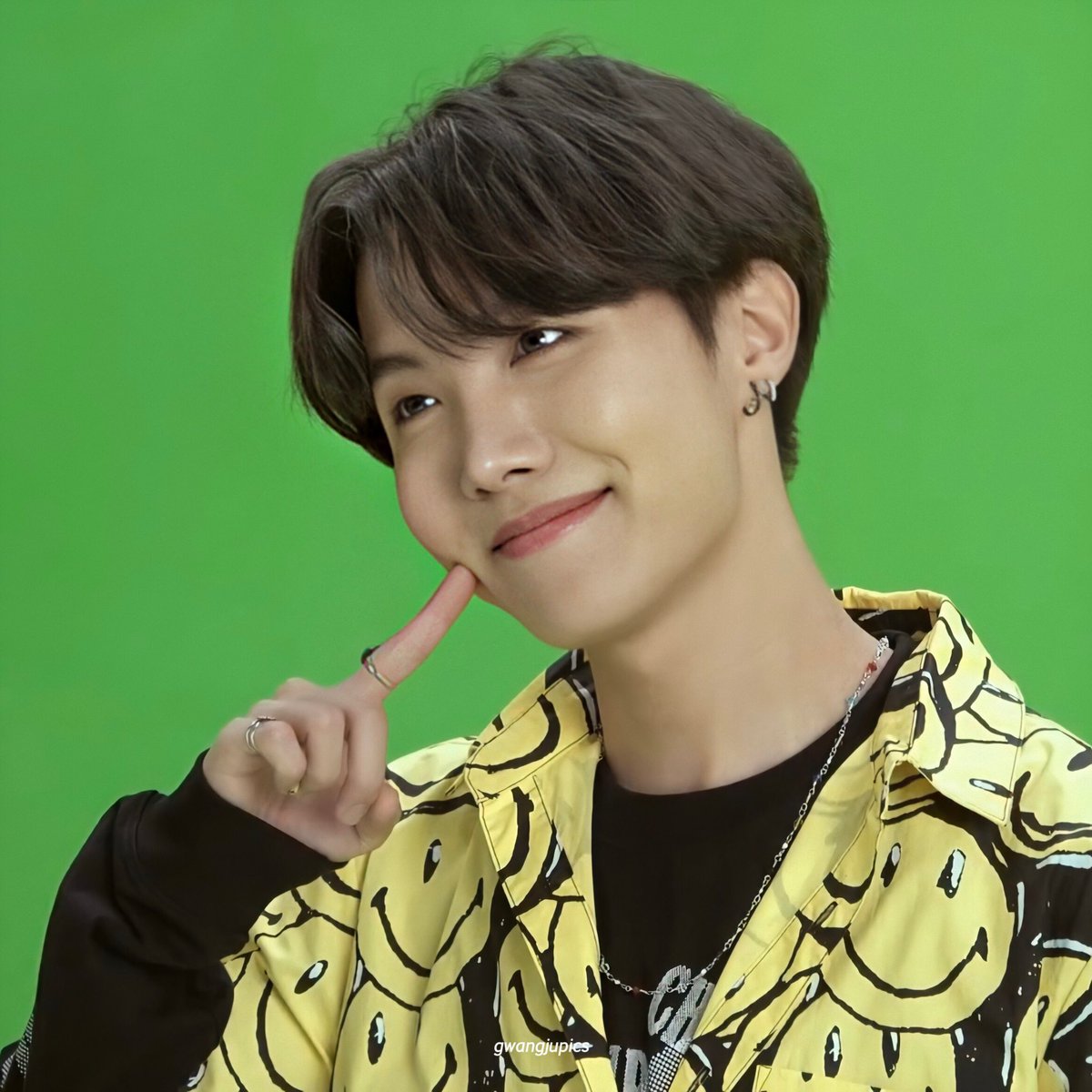vum_army's tweet photo. HAPPY BIRTHDAY JUNG HOSEOK !!!!!!!!!!!!
HOBAH I LOVE YOU 
#HappyBirthdayJhope 
#HappyJHOPEday 
#JHOPE 
@BTS_twt https://t.co/Mm6RCXpcfM