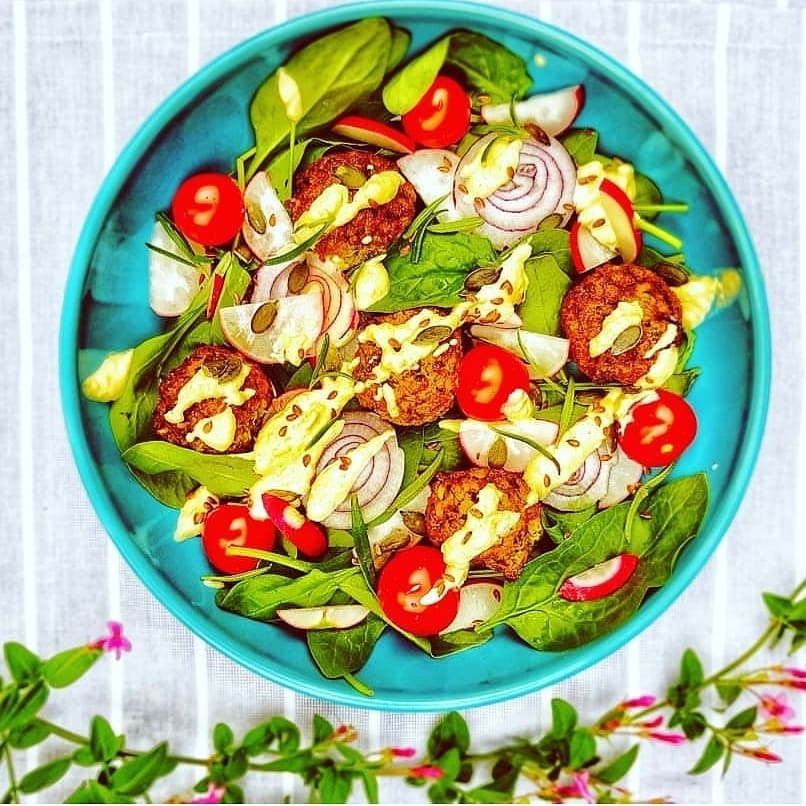 Holy falafel balls, that's one colourful meal 😍 Insta user @veganca has created a bowl of plant-based, healthy goodness using our falafels and whole lot of  gorgeous-looking salad. Would you have this for lunch?