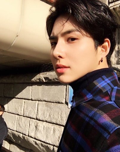 just. sehyoon himself is a beauty but black hair sehyoon is ethereal