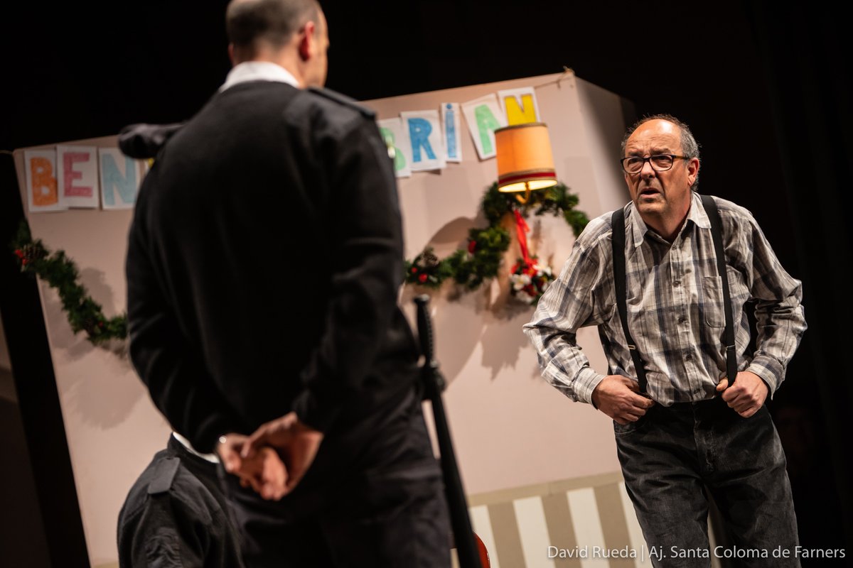 📸La companyia <a href="/GuspiraT/">GUSPIRA TEATRE</a> de #CassàdelaSelva ha presentat a l'#Auditori de #SCFarners "Mentiders", obra participant del 25è Concurs de Teatre Amateur #RafaelAnglada.

Una representació molt divertida on la llei de #Murphy ha fet acte de presència.

#CulturaScf #Teatre