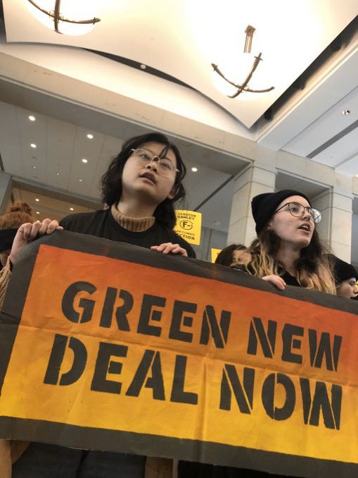 sunrisemvmt's tweet image. BREAKING: Middle and High school students are taking over the #CapitolBuilding because of our Senators’ failure to protect us.