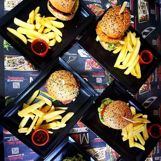 Burgerji na ponedeljkov način ;) Vabljeni v Meating na miting. 🍔🍔🍔
#meating #meatingmaribor #maribor #visitmaribor #meeting #meat #meet #eat #burgerji #burgers #lokalno ift.tt/2UZwGOs