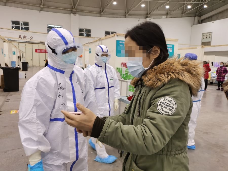 XHportugues's tweet photo. Pacientes curados do #coronavírus doarão plasma para salvar mais pessoas 
https://t.co/VgfVn58dk8

12 pacientes em condição severa receberam o tratamento e, segundo especialista do hospital do distrito de #Jiangxia, os pacientes tiveram melhora dos sintomas entre 12 e 24 horas. https://t.co/J4fsRY81fN