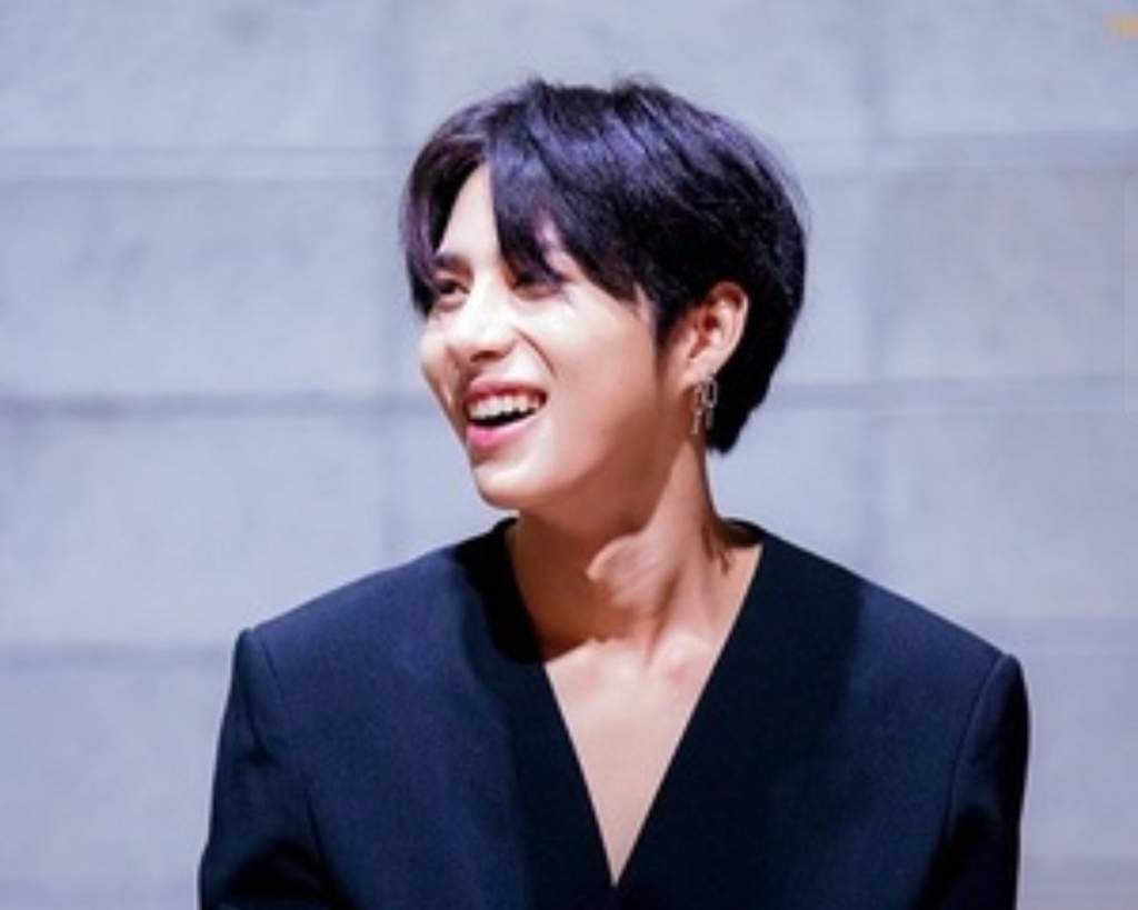 we gonna keep talking about this look cause this was a LOOK, sehyoon we need this look again please