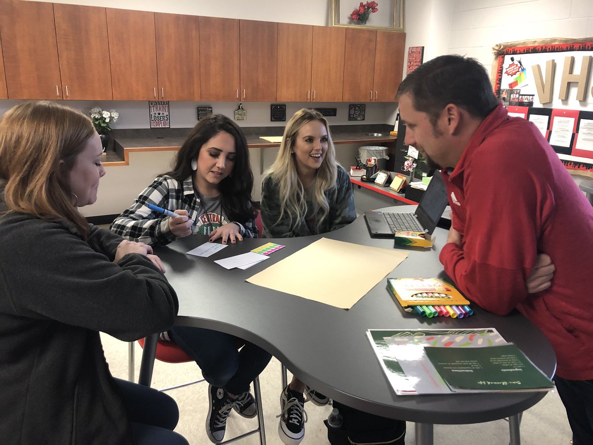 JJVandal's tweet image. Great #PBL session by @VanISDVanTX’s very own @jammiethedford and Ashley McLellan! #VISDRocks