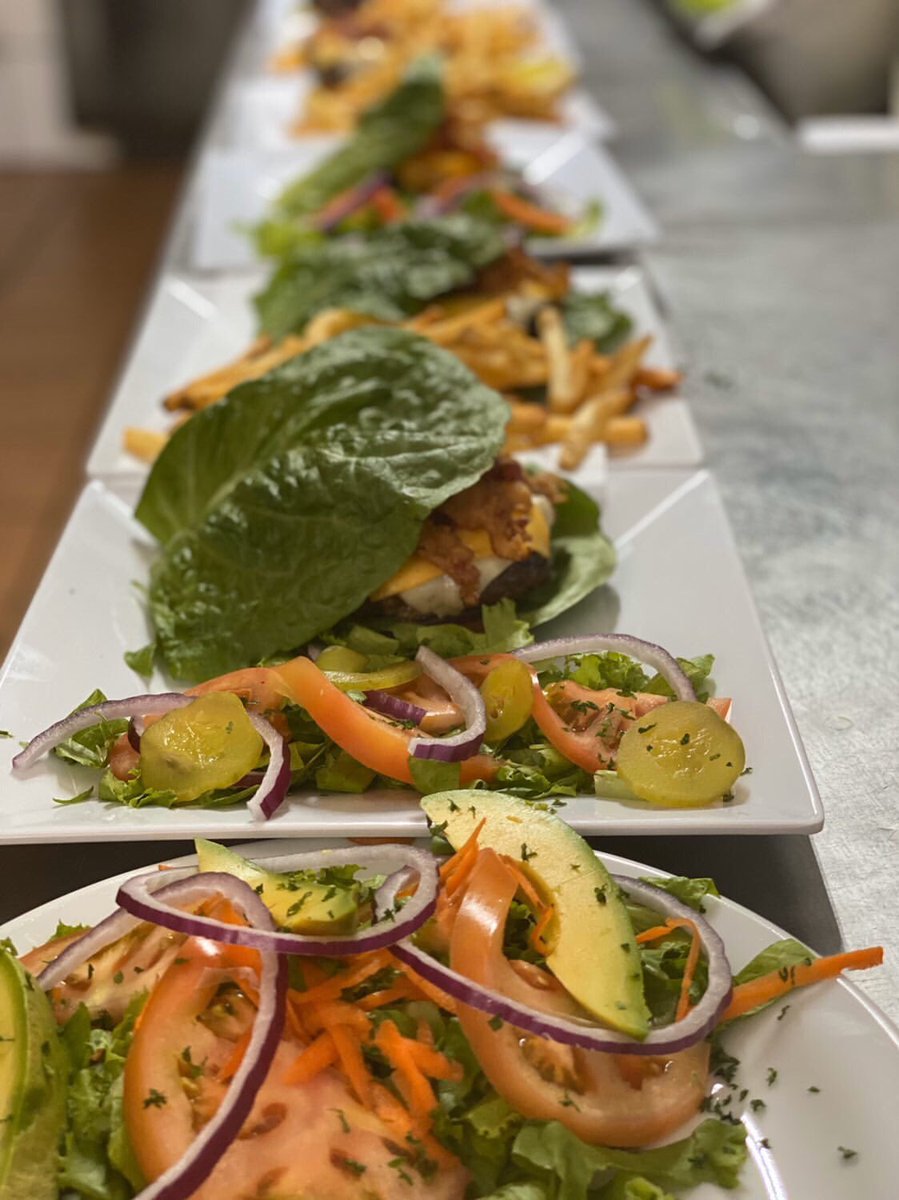 bambu_burger's tweet photo. La mesa está servida! ☝🏼
•
•
•
#calidad #servicio #hechoconamor #comelocal #foodpr #soydepuertorico #conocemiisla #100xmas #pr 
#ketolover https://t.co/kHyEUGKzyL