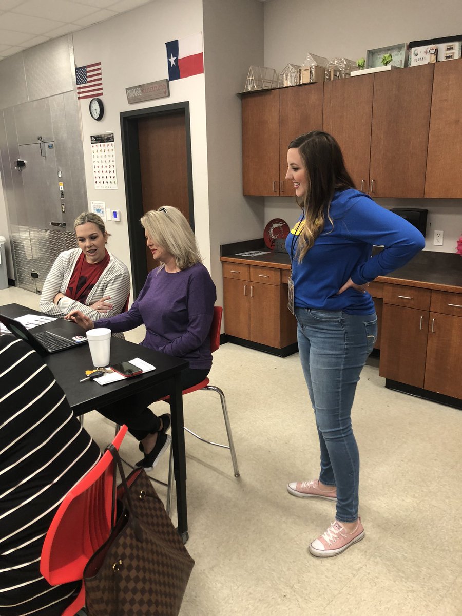 JJVandal's tweet image. It’s @gimkit 90’s style with @MalloryModesitt today @VanISDVanTX #Ilovethe90s PD event! #VISDRocks