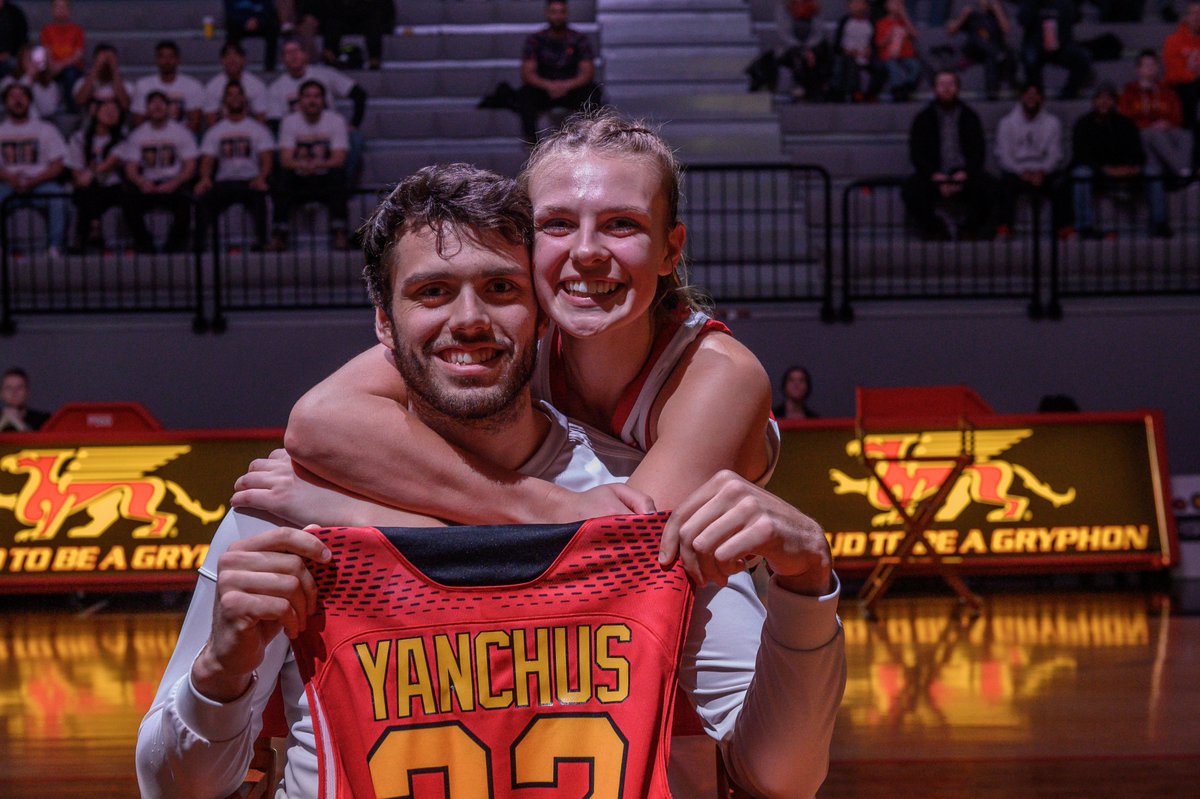 guelph_gryphons's tweet photo. Happy Family Day, from our Gryphon family to yours 🤗 https://t.co/hzGW8LTEMd