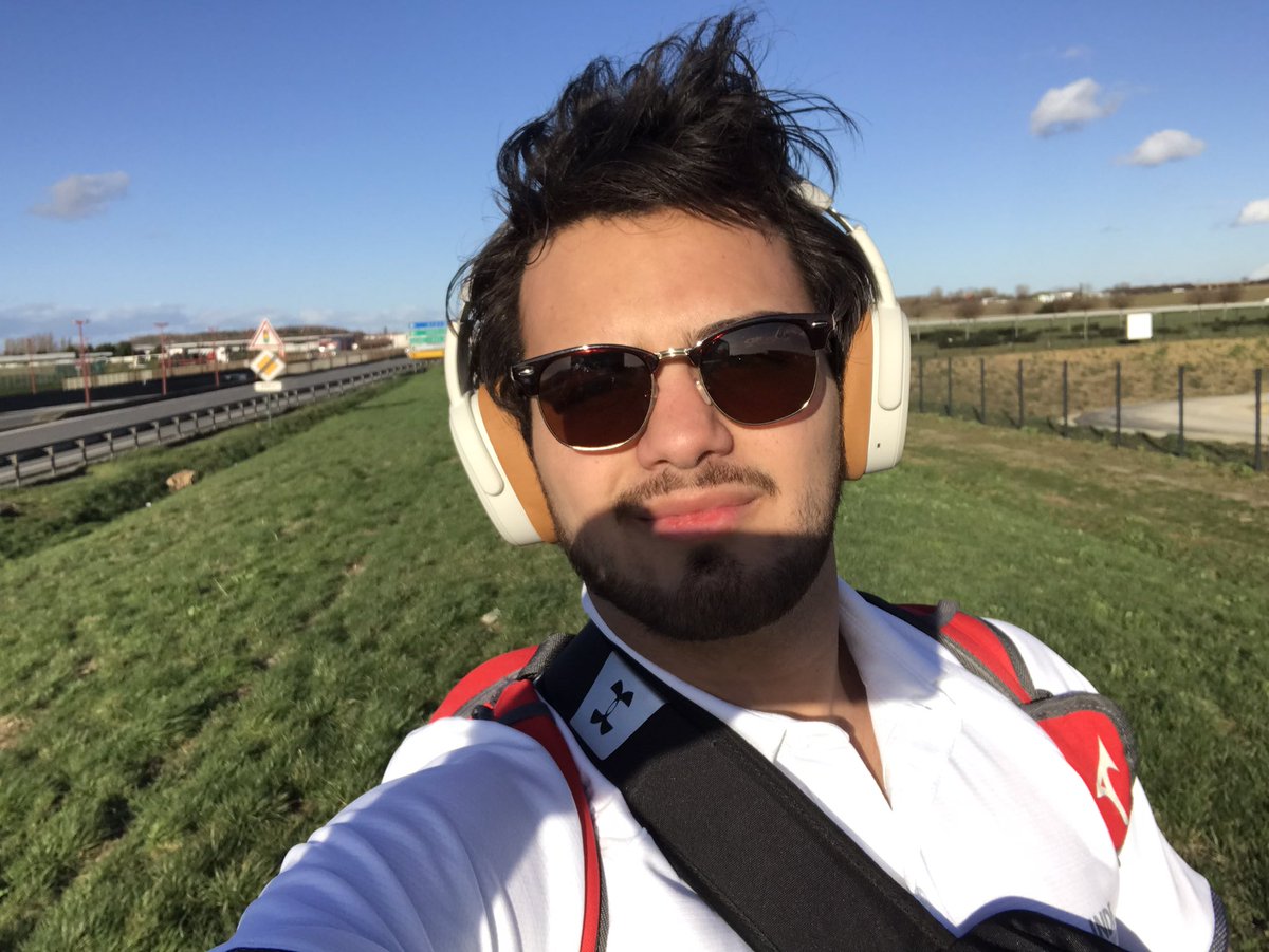 gmo90kg's tweet photo. Today I walked from the Centre Georges Pompidou to the Paris airport (as close as I could get without a car) with all my bags. I think I wouldn’t recommend it 😂🇫🇷 https://t.co/9caw7F195F