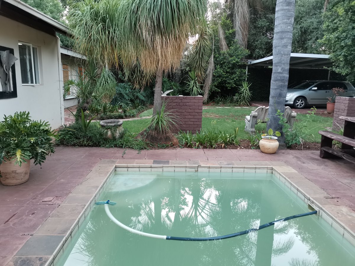 StayIPM's tweet photo. Lovely semi-furnished rooms available immediately for rent - from R 2800 pm in Hatfield PTA.

-Close to UP
-Free-uncapped WiFi, laundry facilities 
-Free buses every 15 mins to campus
-Pool, garden and braai spot
 
For viewings/more information contact 084 8229 284 #GirlTalkZA https://t.co/jJXY956rdM
