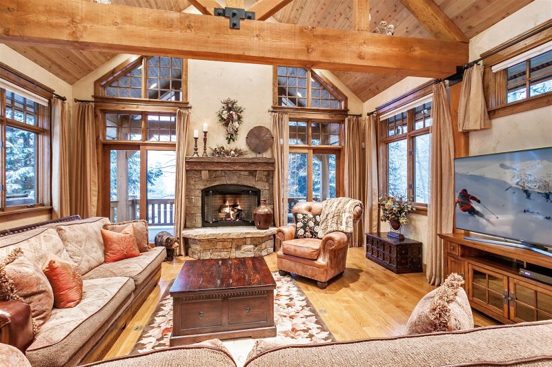 piratebelize's tweet photo. Wishing our guests &amp; friends a wonderful #PresidentsDay! Whether celebrating your #Valentine, or spending the #longweekend with family, thanks for spending the holiday with us. Enjoy these #views from this beautiful East #Vail mountain home. https://t.co/q6Vw5XeBWP https://t.co/ckxaEjgVoN